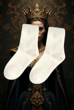 Lumivalged  `naaritsa´ karvast sokid - Royal White MINKÉ